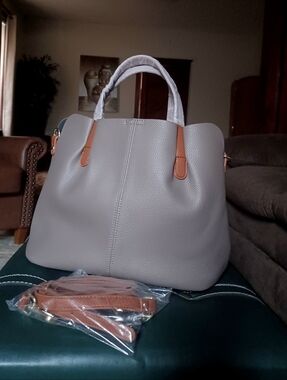 WOMEN'S GREY COWHIDE LEATHER CROSSBODY/TOTE HANDBAG w/BROWN ACCENTS-(NEW)